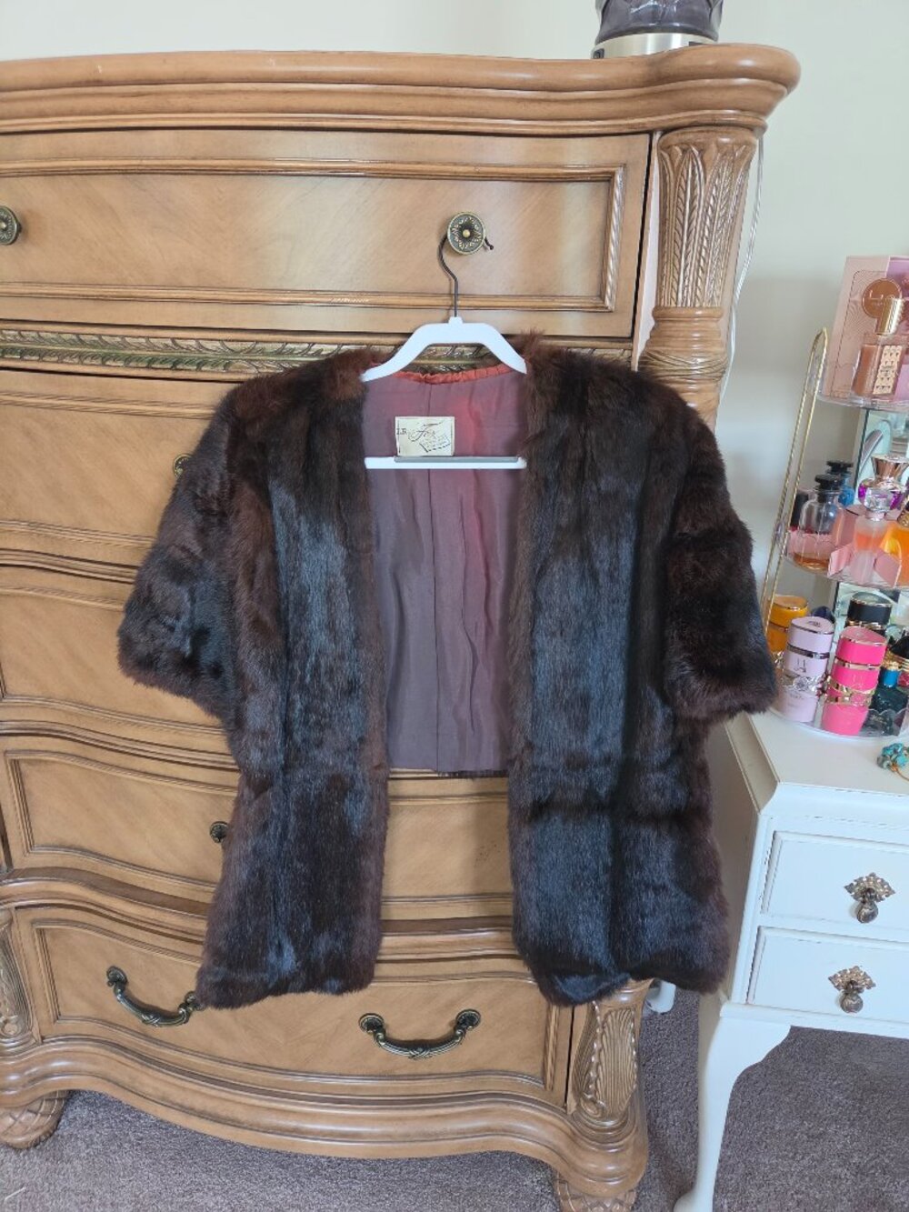 Vintage 1950s L.R. Fox New York Brown Fox Fur Stole Cape Wrap – Timeless Luxury!